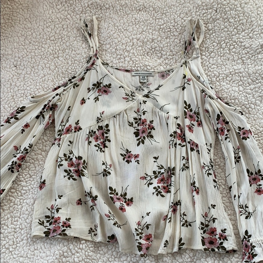 Shoulderless tops